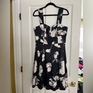 White House black market Floral Black and White Dress size 12 nwt